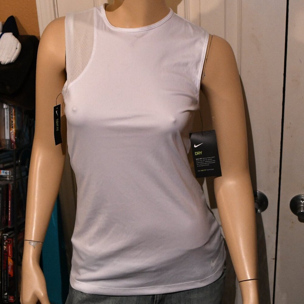 Women's Nike Dry Pull over tight Fit white Tank top new with tags XS-Small